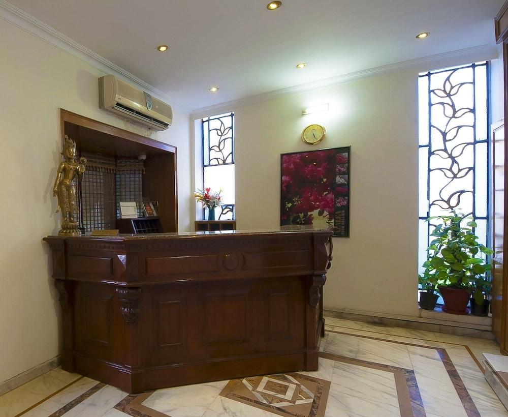 Siris 18 Hotel Gurgaon Bagian luar foto