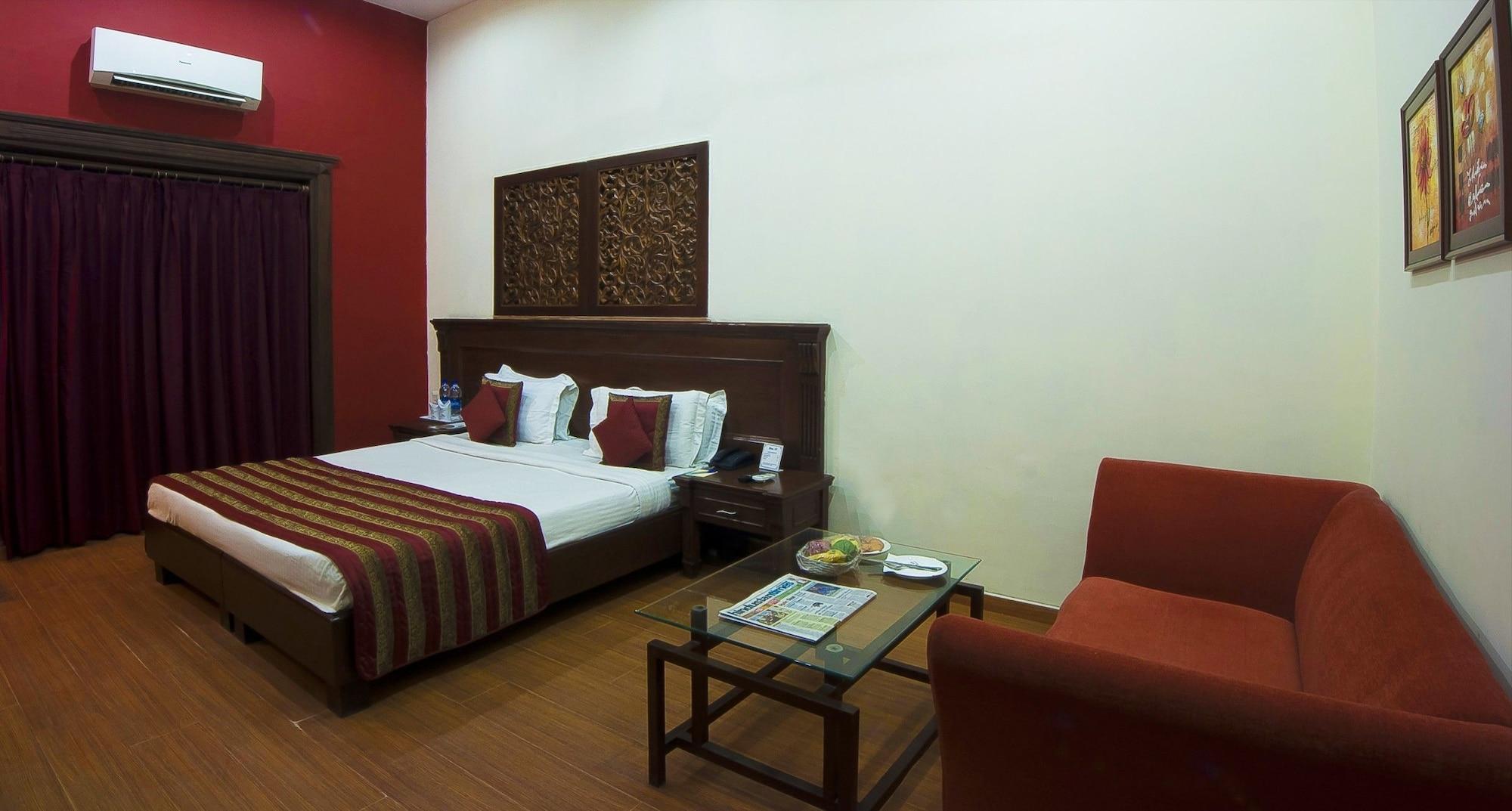 Siris 18 Hotel Gurgaon Bagian luar foto