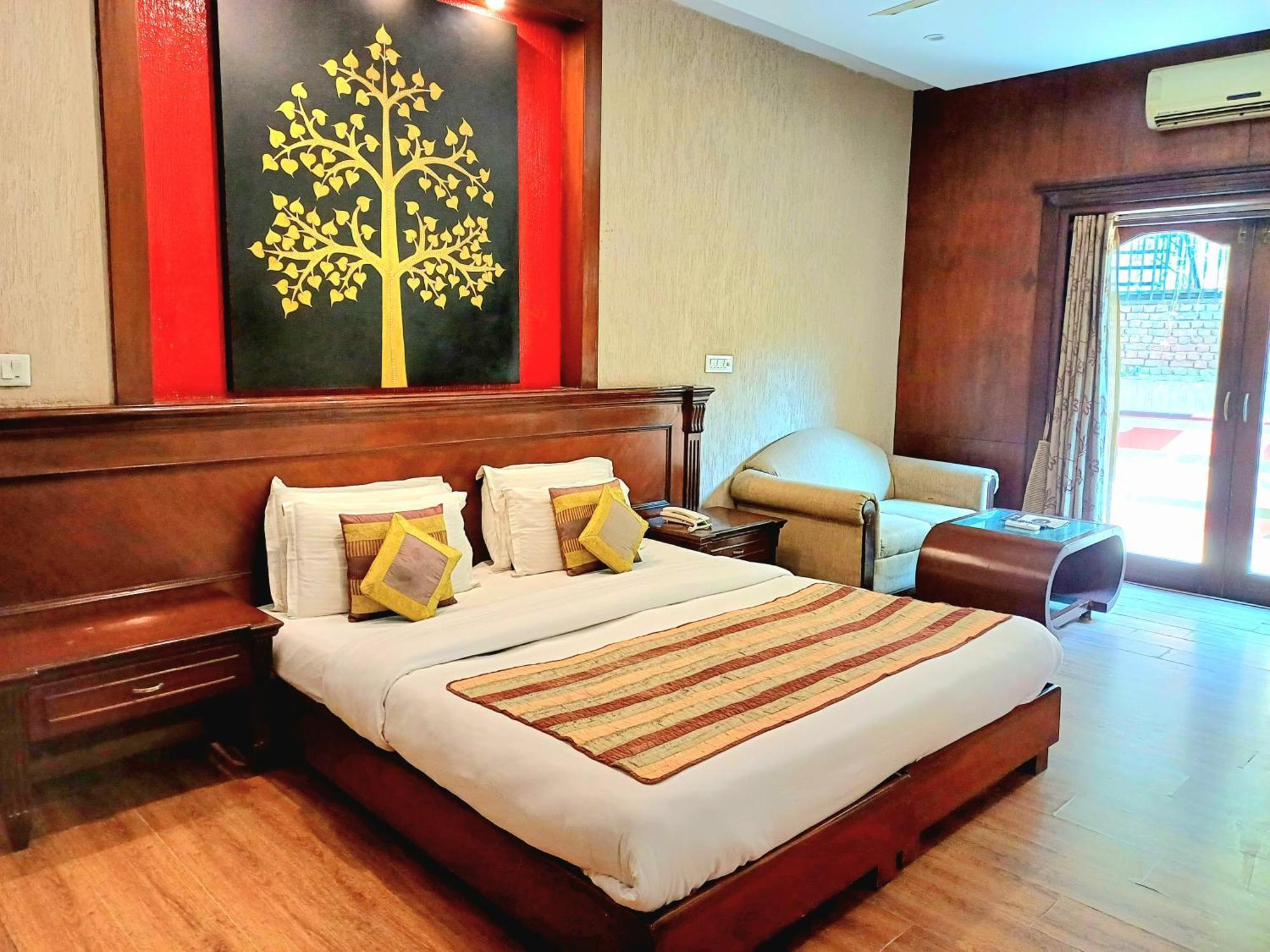 Siris 18 Hotel Gurgaon Bagian luar foto