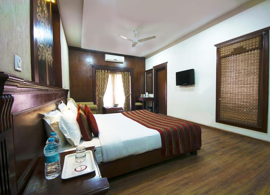 Siris 18 Hotel Gurgaon Ruang foto
