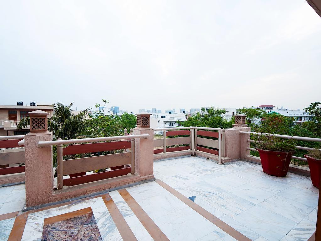 Siris 18 Hotel Gurgaon Bagian luar foto