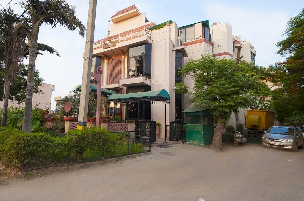 Siris 18 Hotel Gurgaon Bagian luar foto