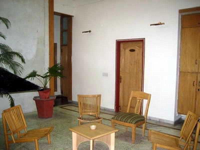 Siris 18 Hotel Gurgaon Bagian luar foto