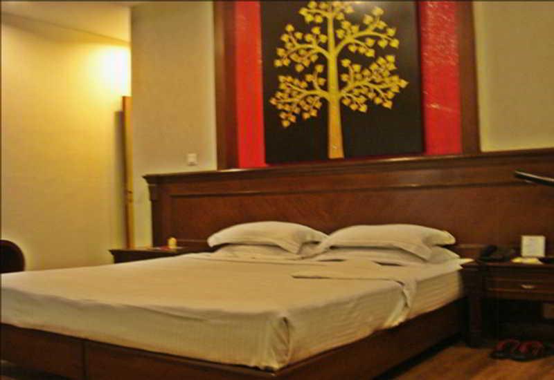 Siris 18 Hotel Gurgaon Bagian luar foto